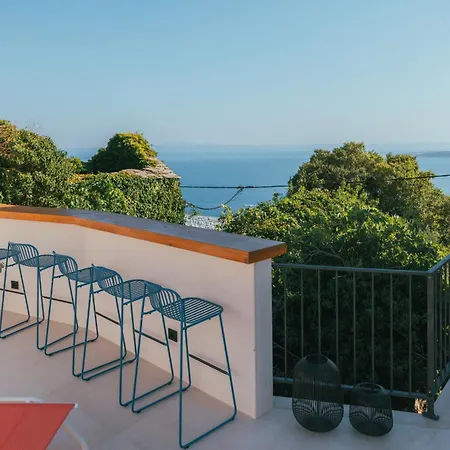 Poeta Villa Brela